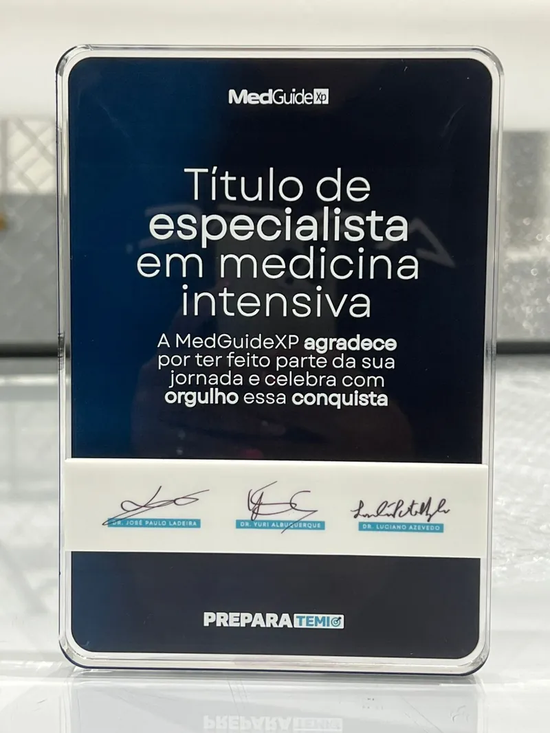 Aluno da MedGuideXP em evento de titulação em Medicina Intensiva